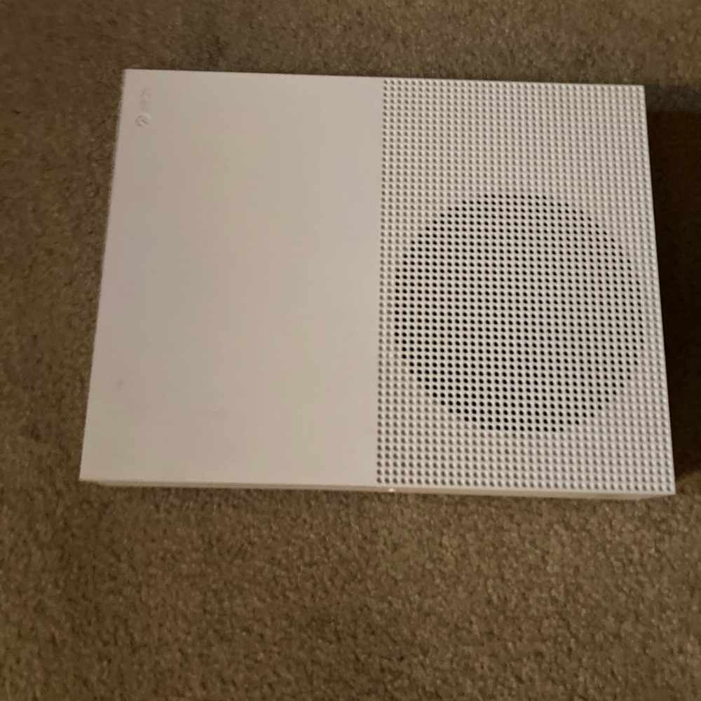 Xbox 1 S other things include